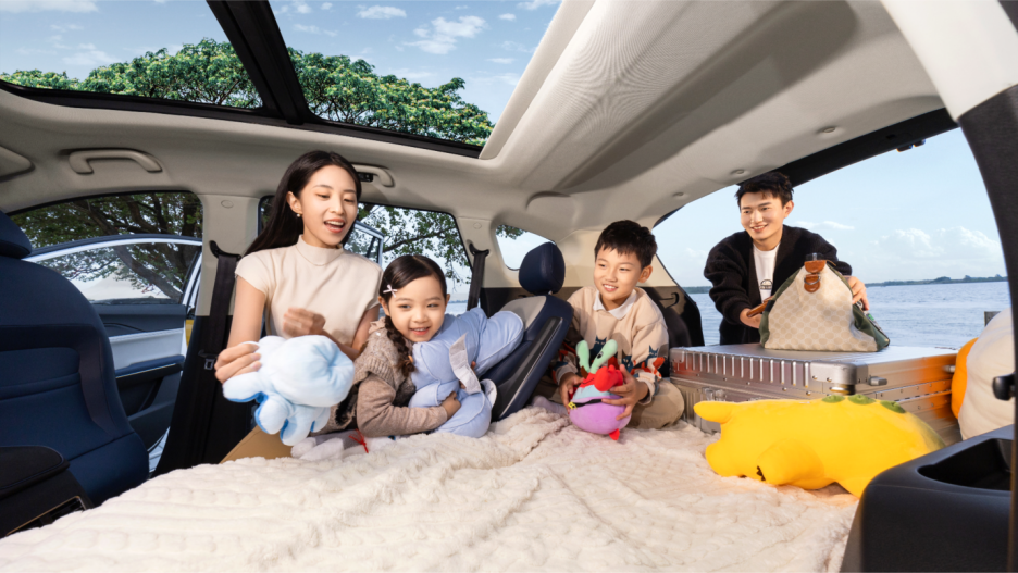 9.98-14.98万元  大七座电混SUV  尊龙人生就是傅X8 E家正式上市1233.png